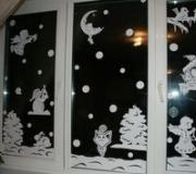 วิธีติดเกล็ดหิมะและกระดาษลายฉลุไว้ที่หน้าต่าง